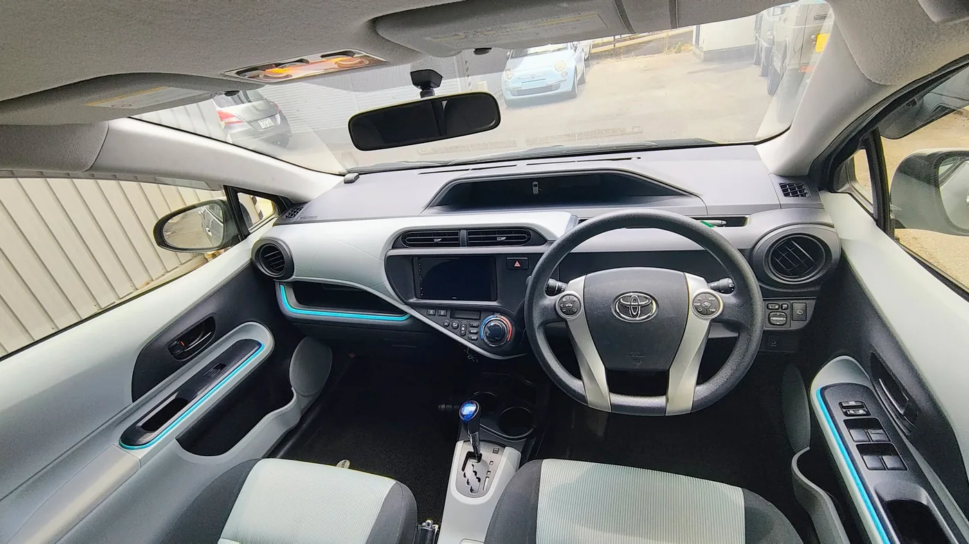 トヨタ アクア S 入荷！！超実用派の街乗り最強ハイブリッド（写真5）